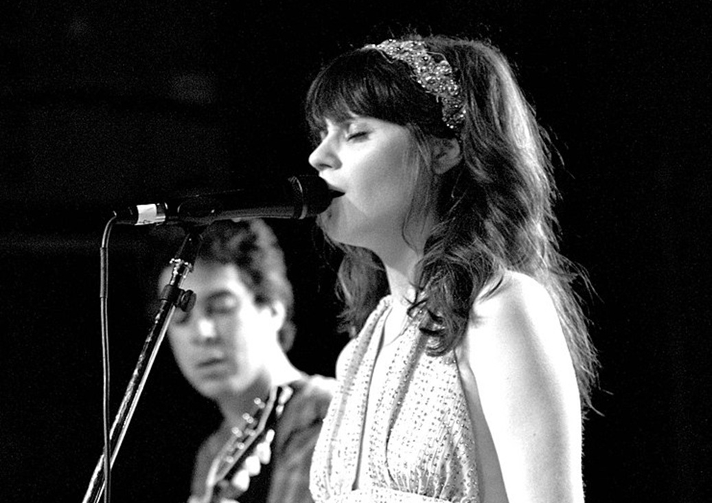 Zooey Deschanel Of She & Him @ Mercy Lounge 04
