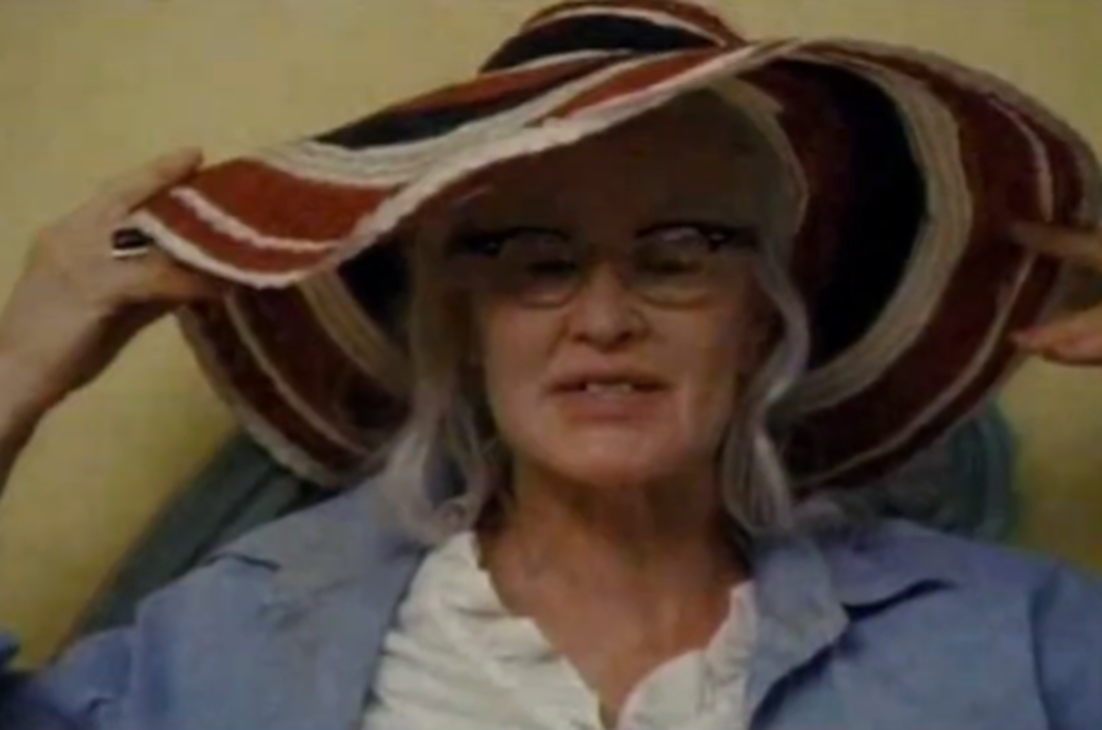 Screenshot of Jessica Lange (Edith Bouvier Beale) from - Grey Gardens (2009)