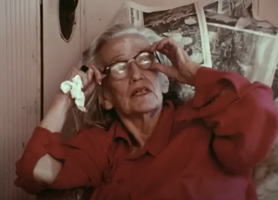 Screenshot of Edith Bouvier Beale from - The Beales of Grey Gardens (2006)