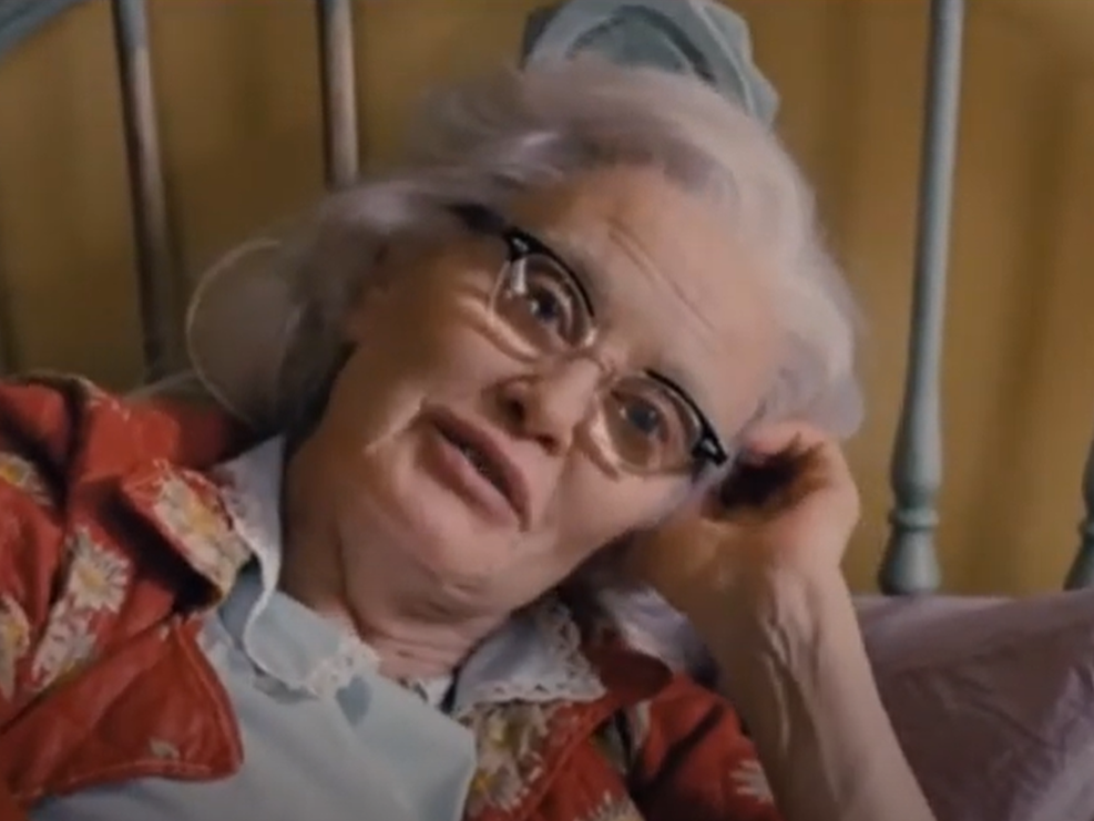 Screenshot of Jessica Lange (Edith Bouvier Beale) from - Grey Gardens (2009)