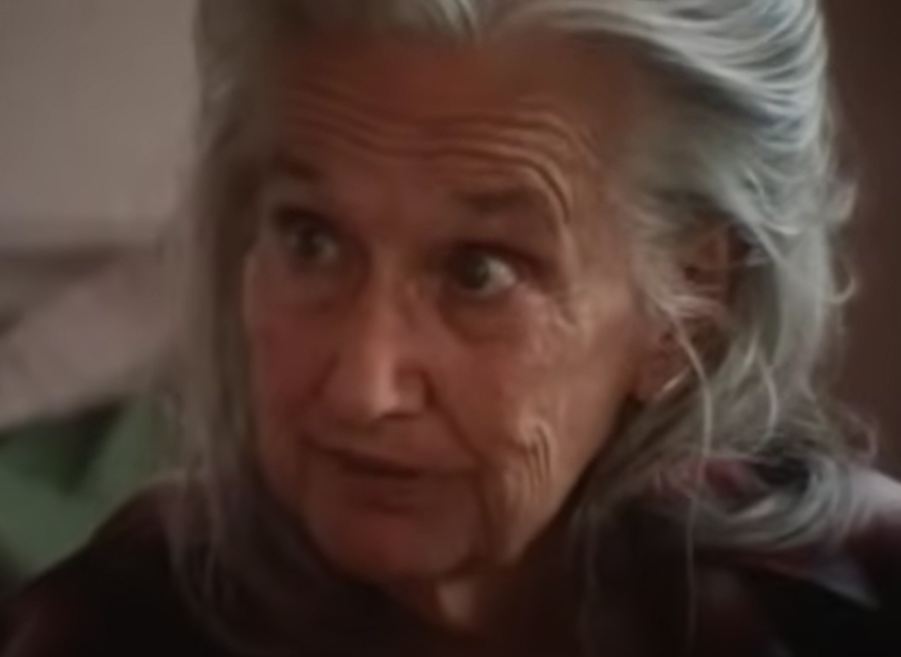 Screenshot of Edith Bouvier Beale from - Grey Gardens (1975)