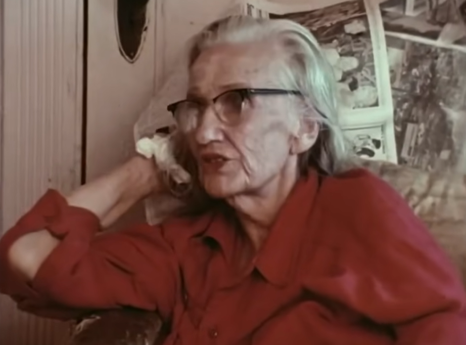 Screenshot of Edith Bouvier Beale from - The Beales of Grey Gardens (2006)