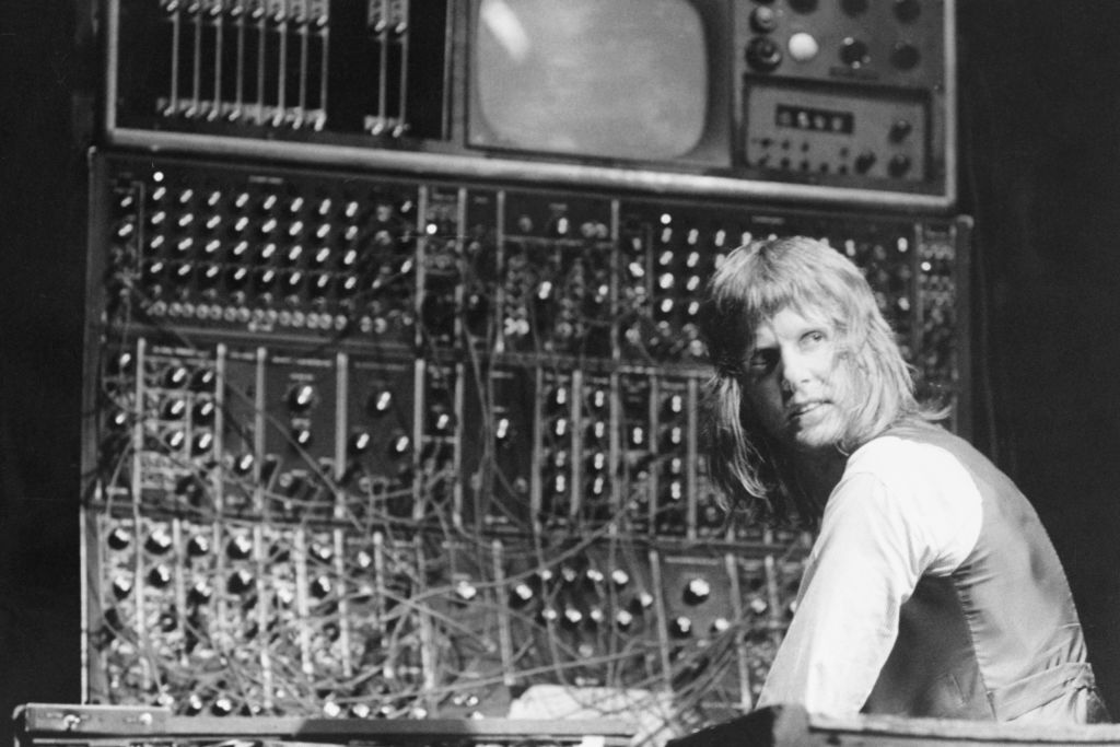 Keith Emerson performing