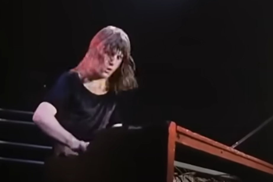 Keith Emerson performing
