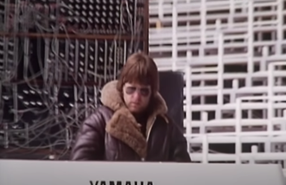 Keith Emerson performing