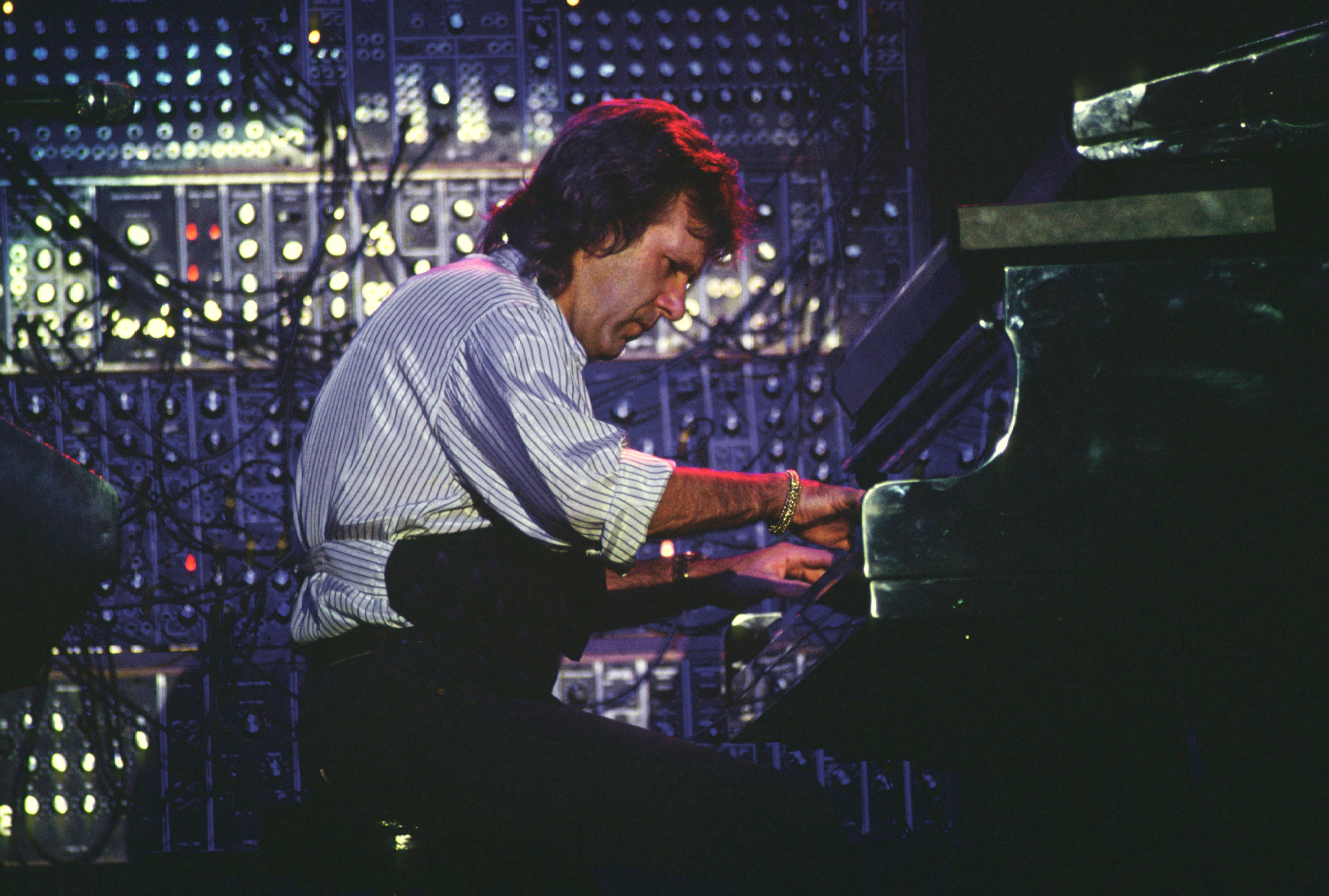 Keith Emerson performing