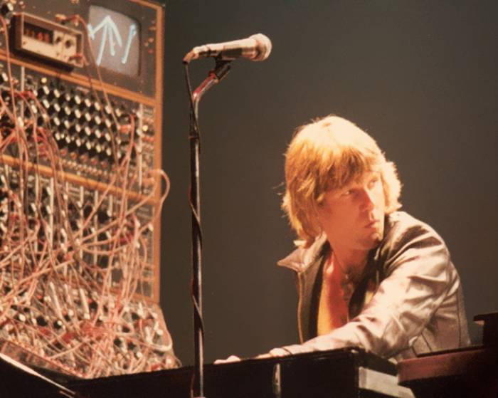 Keith Emerson performing