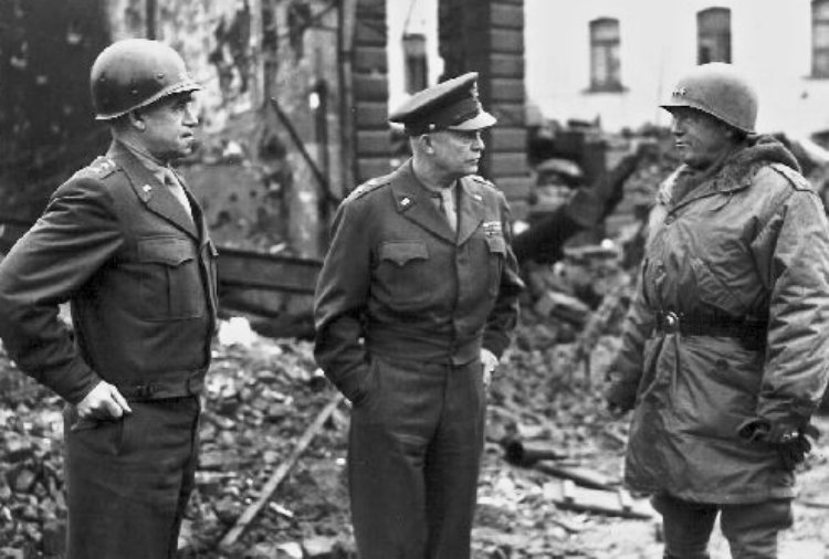 From left to right, Bradley, Eisenhower and Patton in Bastogne, Belgium
