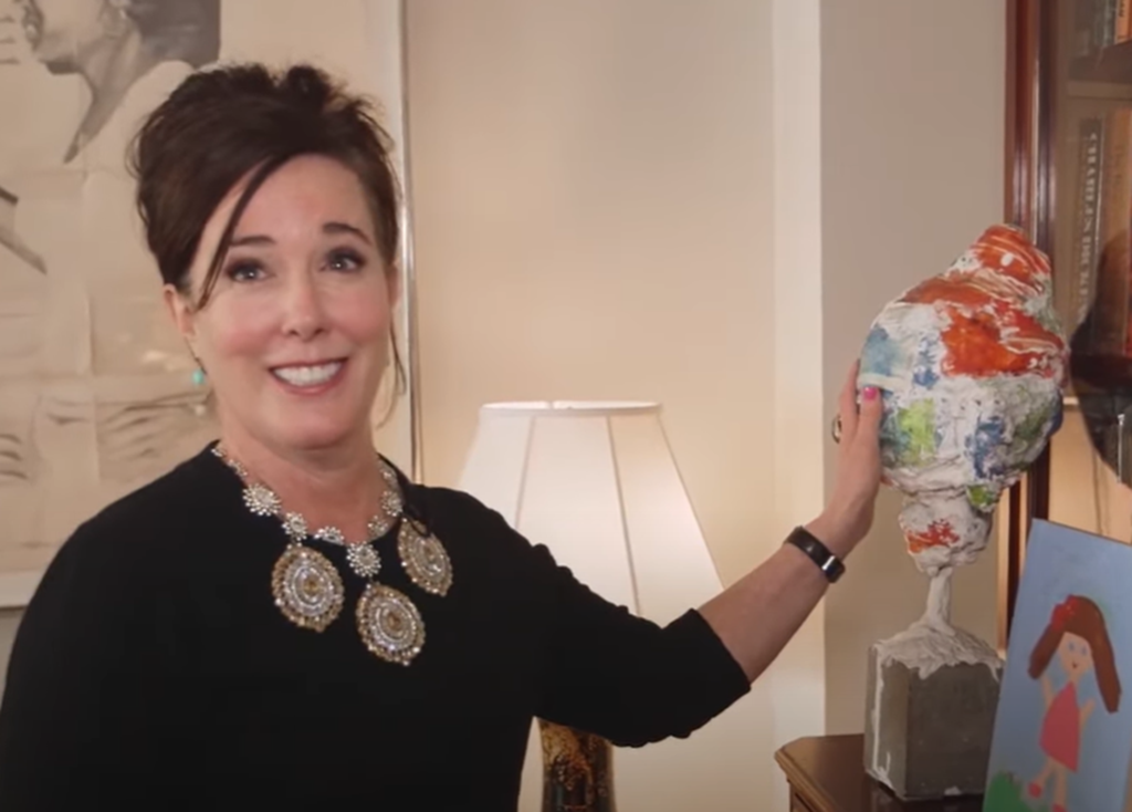 Screenshot of Kate Spade from - Inside Kate Spade's Artsy New York Apartment - Hollywood at Home