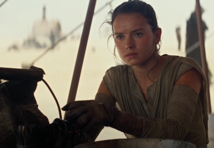 Screenshot of the movie Star Wars: Episode VII - The Force Awakens