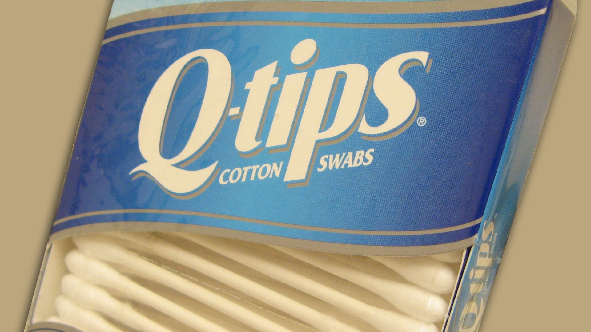 File:Q Tips plain BG.jpg