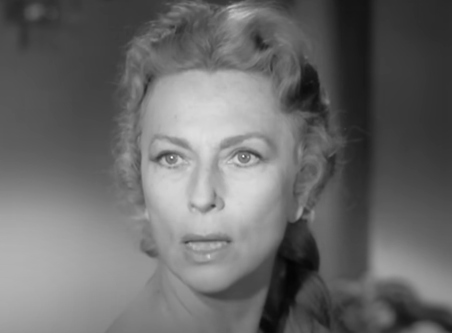 Screenshot of Agnes Moorehead from - The Bat (1959)