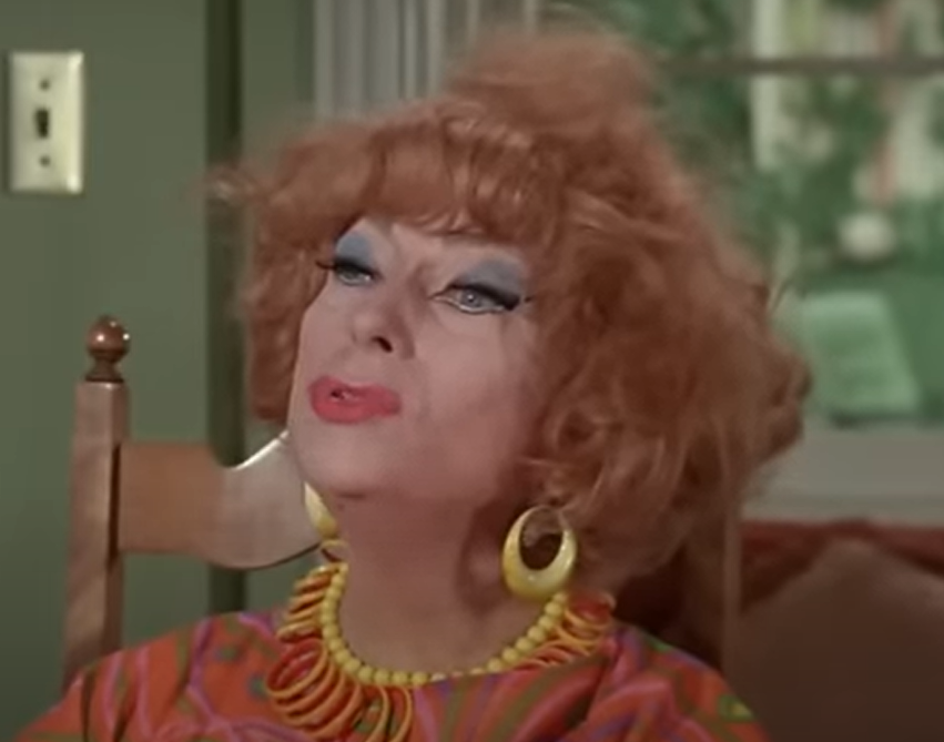 Screenshot of Agnes Moorehead from - Bewitched (1964-72)