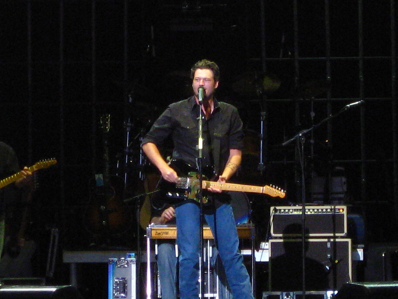 Blake Shelton on stage - 2009