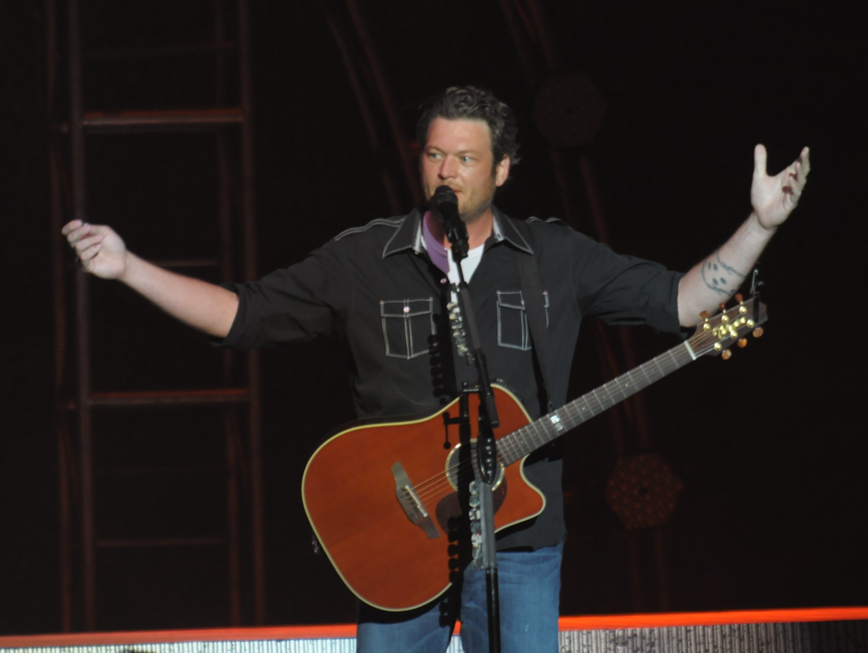 Blake Shelton on stage - 2012