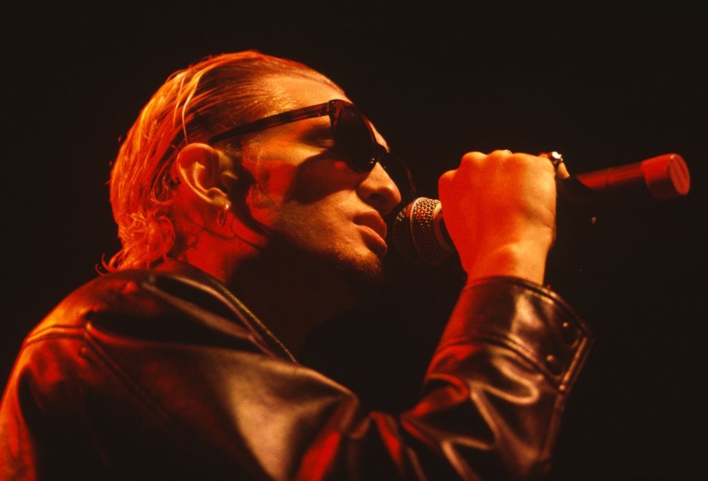 Layne Staley of Alice in Chains performs