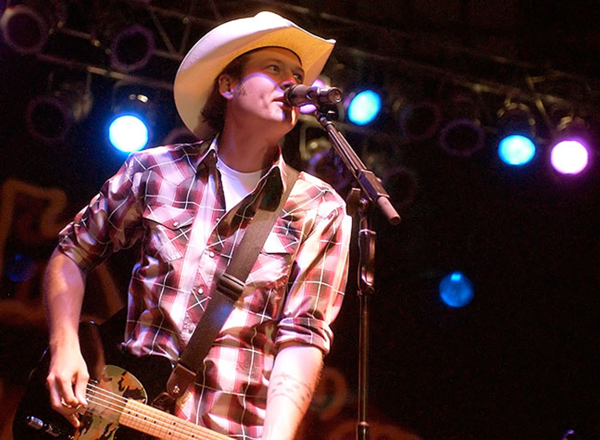 Blake Shelton performs at Raindance II, a benefit concert in Ada