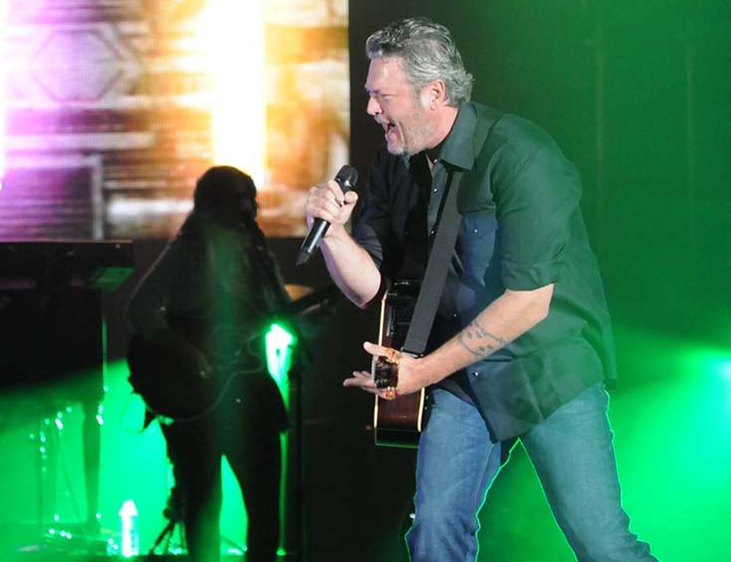Blake Shelton performs during the opening ceremony for the 2017 Department of Defense Warrior Games.
