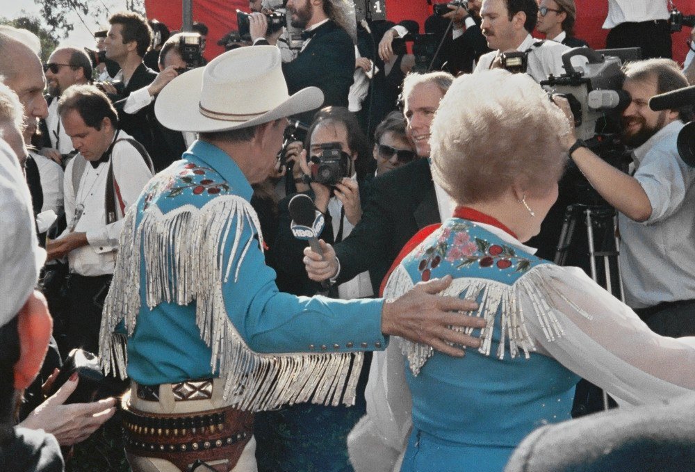 Roy Rogers and Dale Evans meet the photographers as they arrive on the red carpet