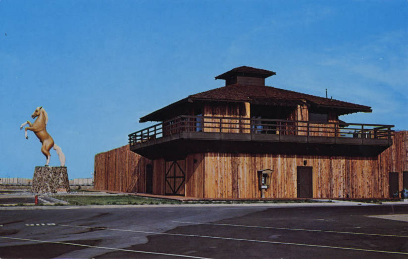 Postcard showing the exterior of the Roy Rogers & Dale Evans Museum