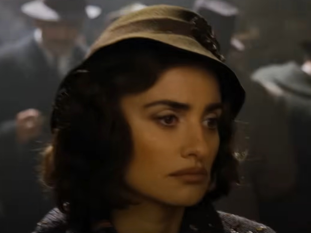 A visually captivating still taken from a pivotal moment in the film Murder on the Orient Express (2017)