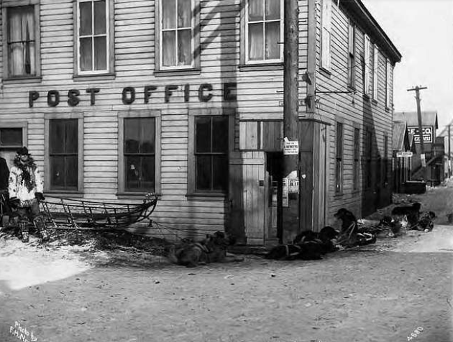 U.S. Mail team waiting for the outside mail.