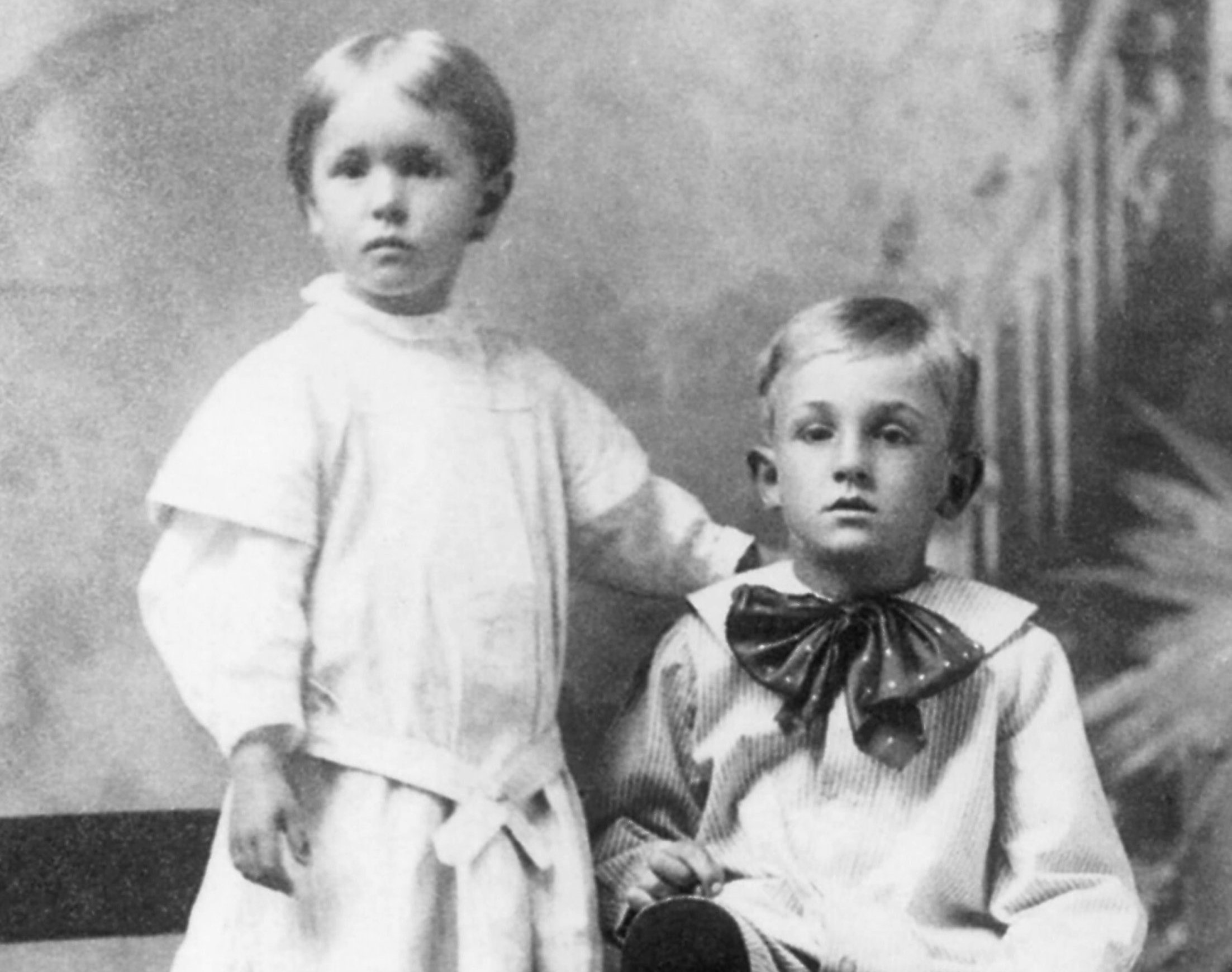 Grayscale Portrait Photo of Walt Disney and his siter Ruth as children in 1906