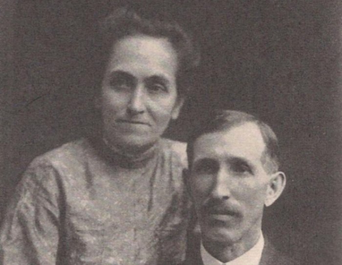 Elias and Flora Disney (parents of Roy and Walt Disney) in 1913