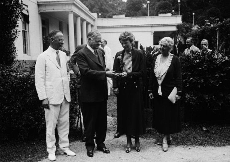 Herbert Hoover presenting the National Geographic Society medal to Amelia Earhart