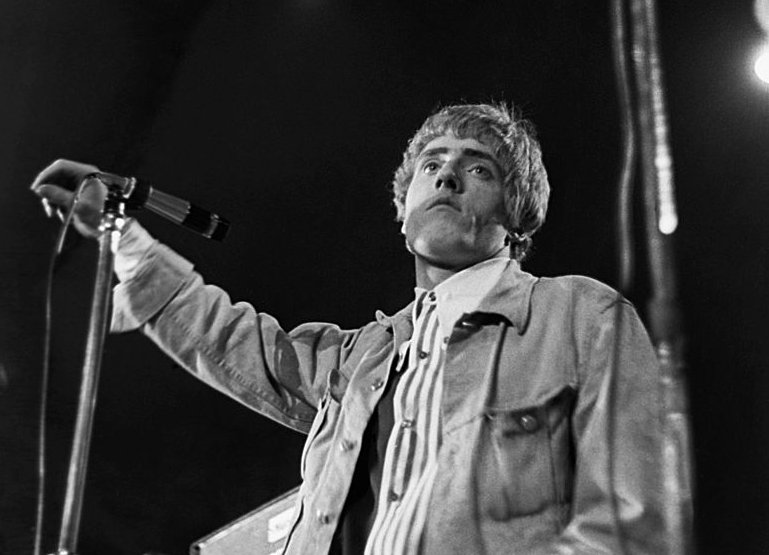 Grayscale Portrait Photo of of Roger Daltrey Performing on stage