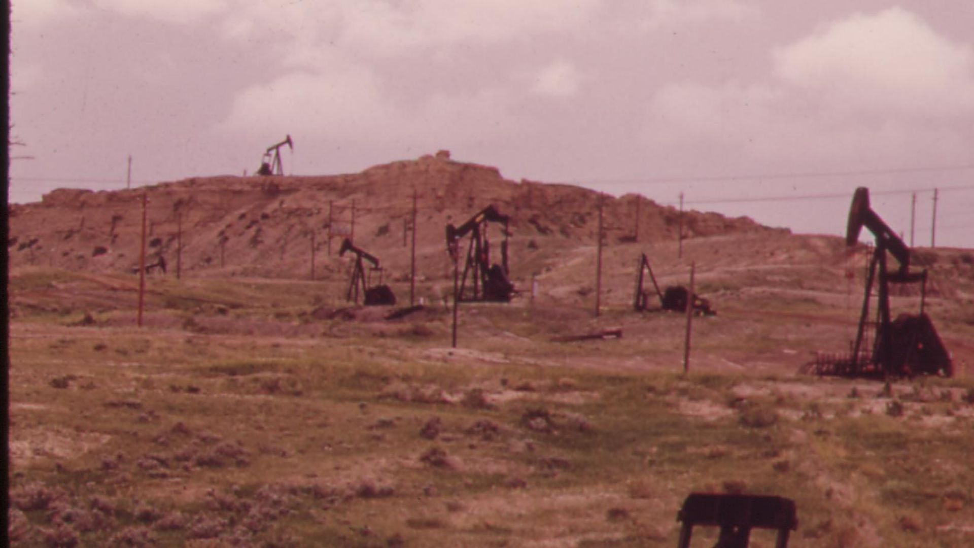 File:Oil wells near Teapot Dome, Wyoming, 06-1973 (6919815836).jpg