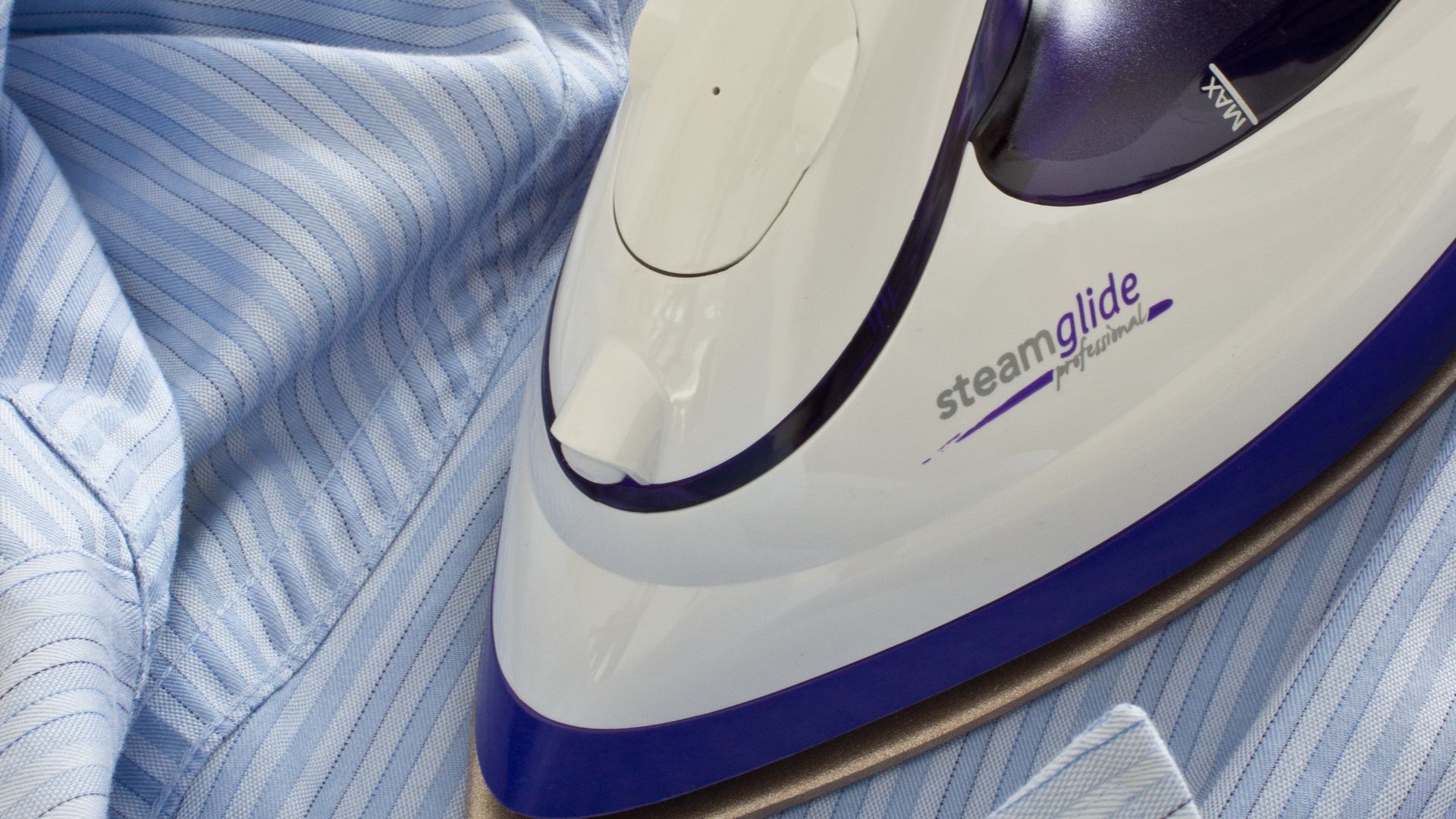 File:Ironing a shirt.jpg