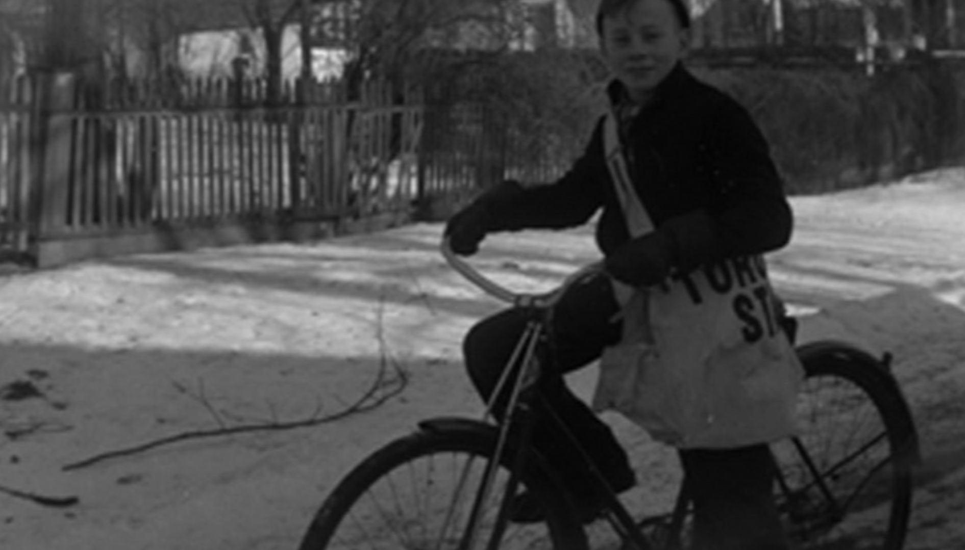 File:Toronto Star paperboy Whitby.jpg