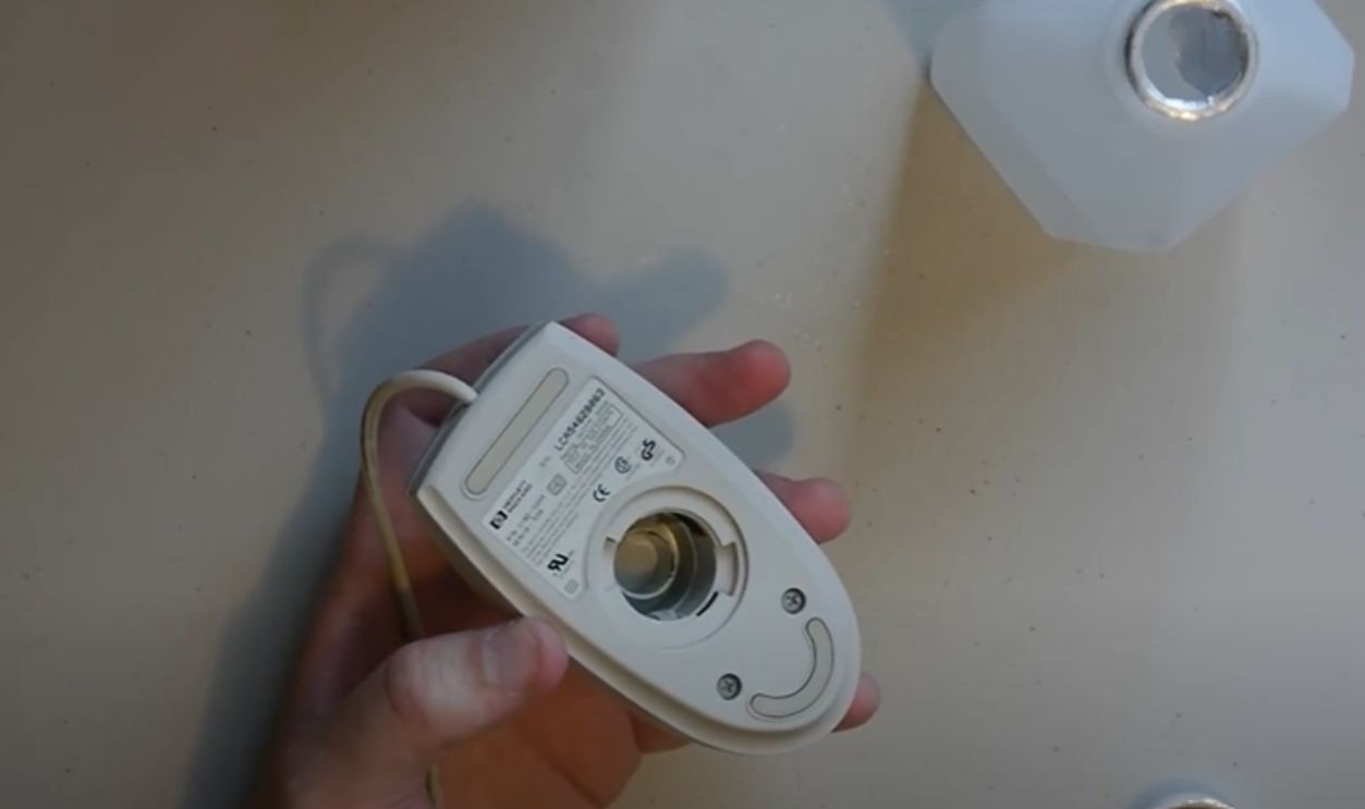 Cleaning Your Mouse Ball With A Q-tip