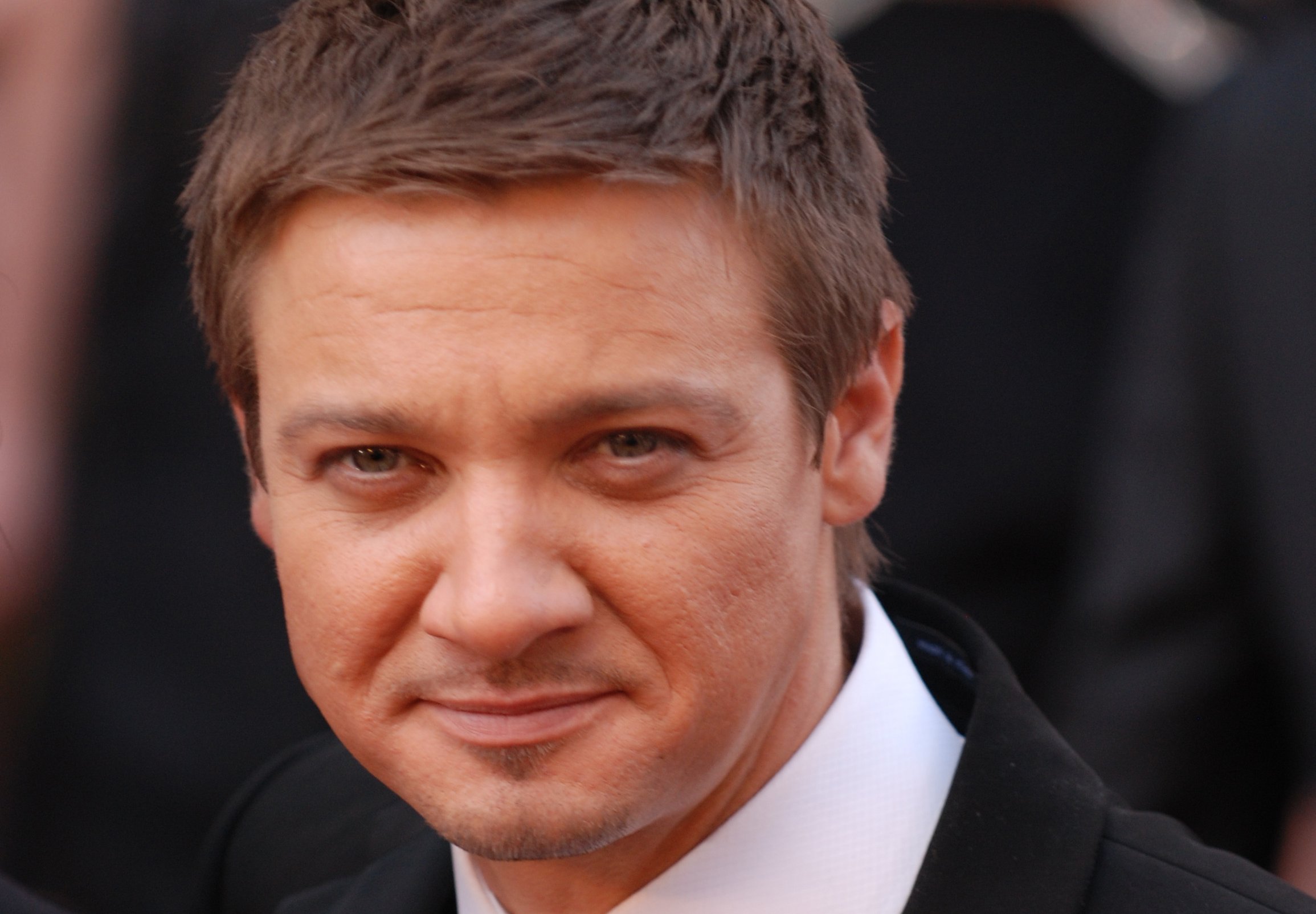 Jeremy Renner wearing a suit at the 82nd Academy Awards