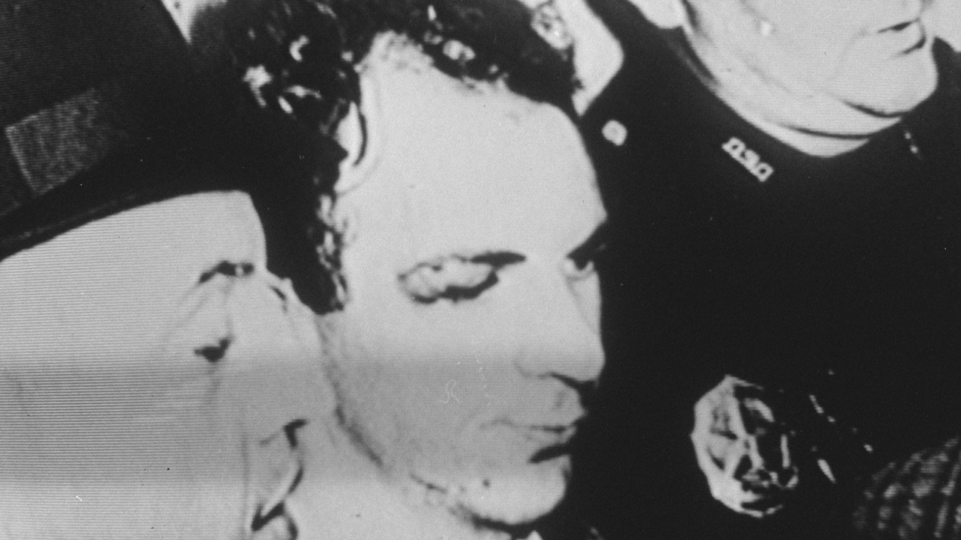 File:Lee Harvey Oswald vanaf televisie, Bestanddeelnr 915-9937.jpg