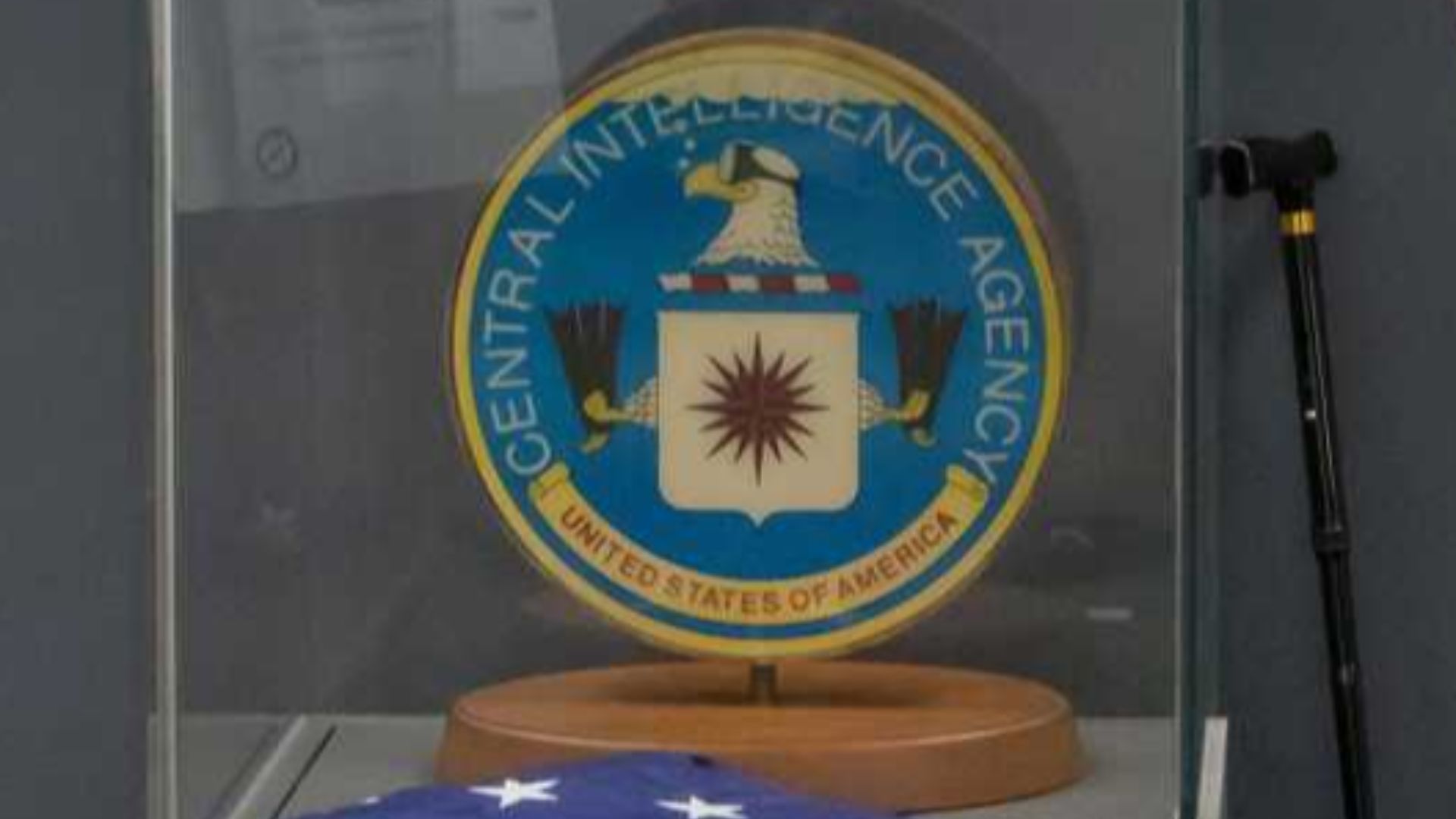 File:Sherman Wetmore poses next to a collection of Project AZORIAN artifacts on display.jpg