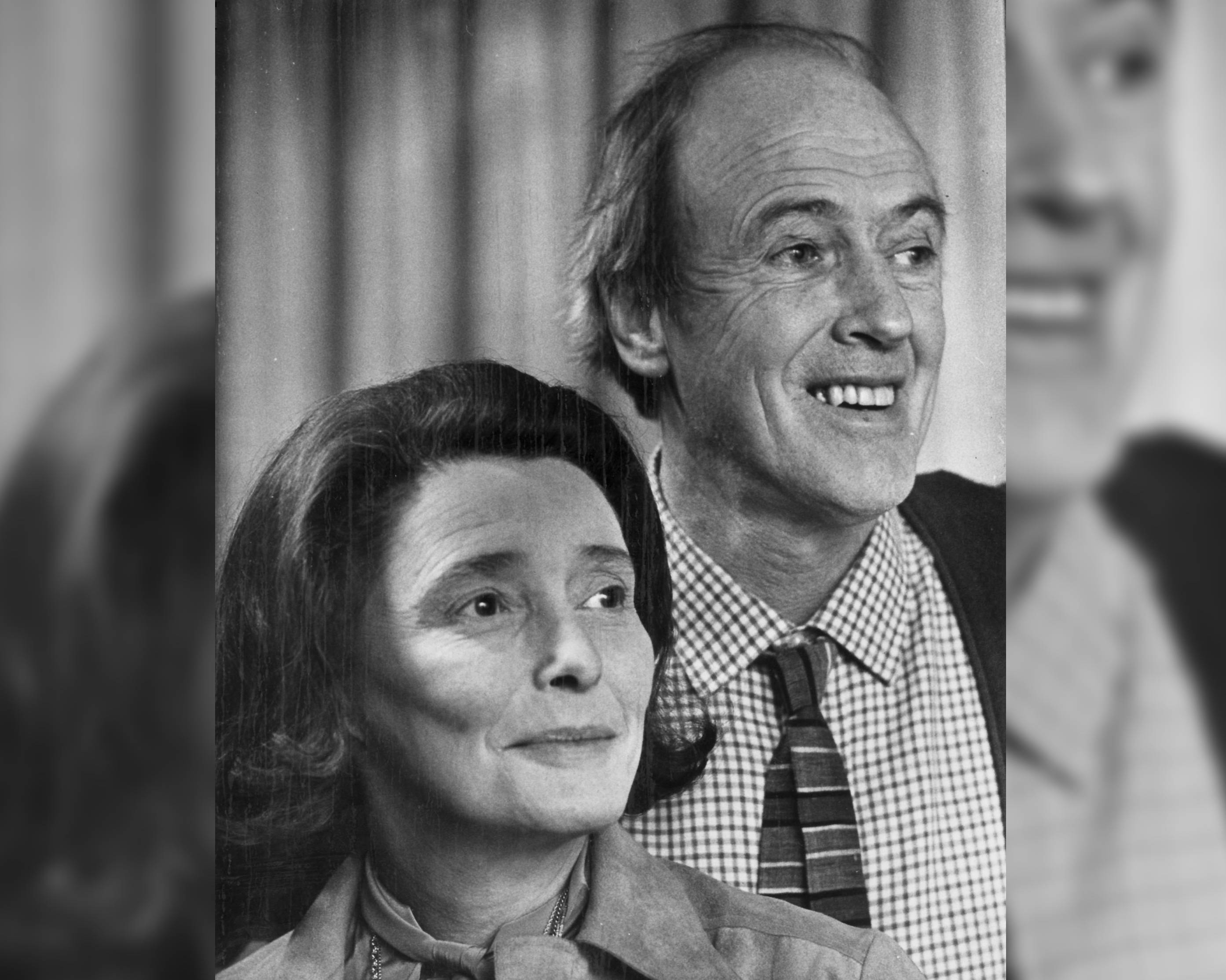 Roald Dahl and Patricia Neal facing right