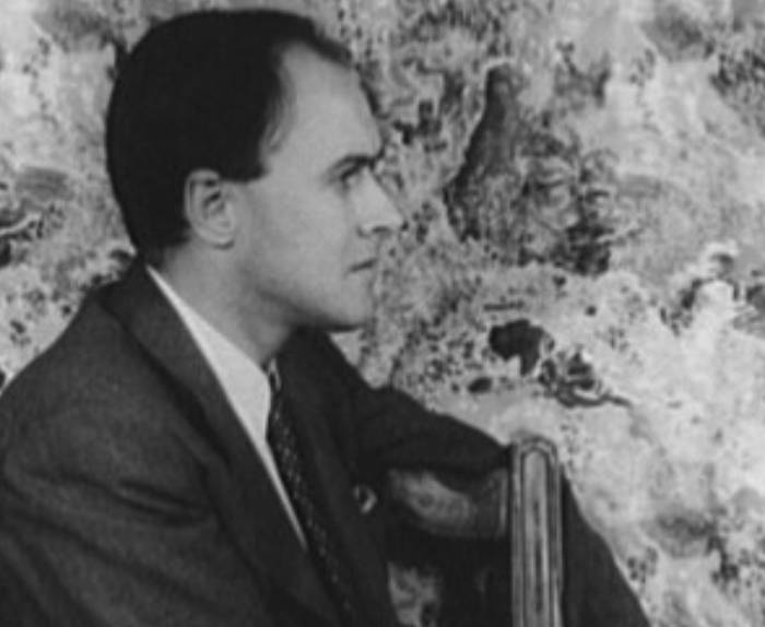 Roald Dahl facing right