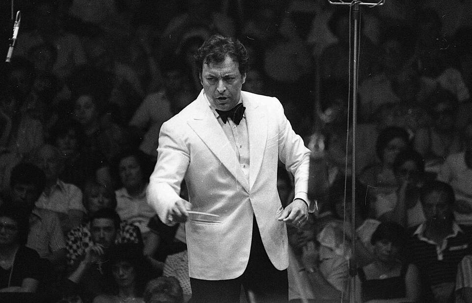  Zubin Mehta on stage