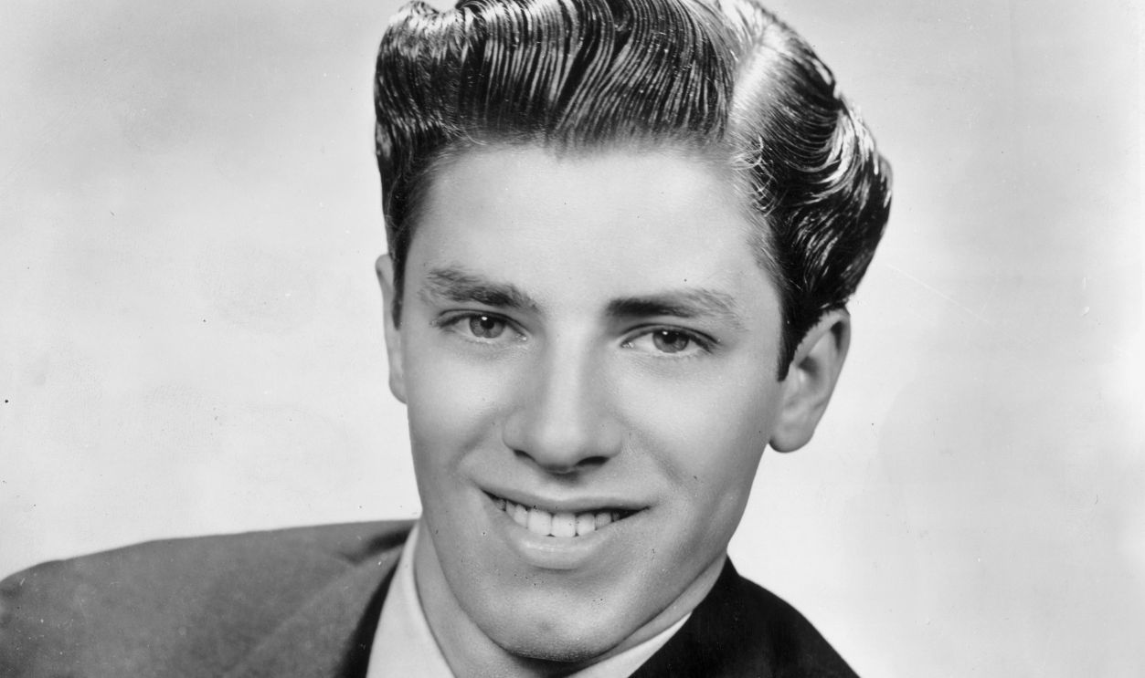 circa 1945: Youthful promotional portrait of American actor and comedian Jerry Lewis in his late teens.