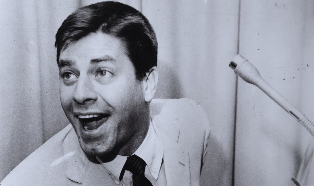 Gettyimages - 2666289, Jerry Lewis American comedy actor Jerry Lewis, with his mouth open at the piano.