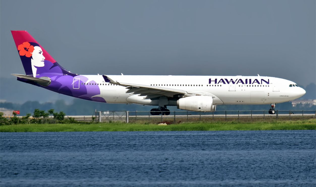 Hawaiian Airlines, at the runway