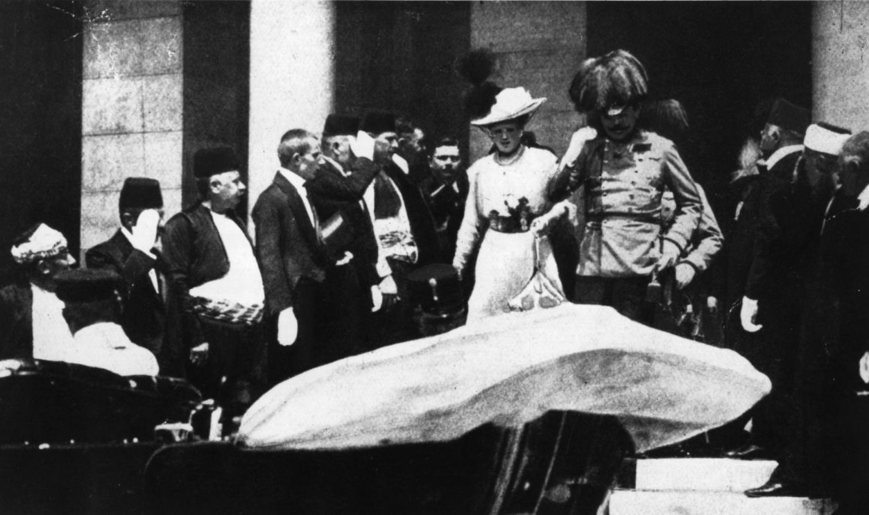 Gettyimages - 3302517, Fateful Visit 28th June 1914: Archduke Franz Ferdinand (1863 - 1914) of Austria, and his wife Sophie, approach their car during a visit to Sarajevo. Moments later they were assassinated. 