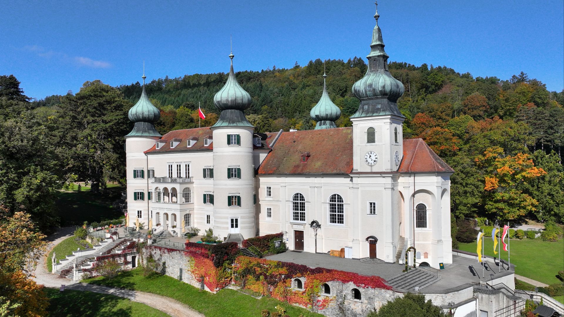 File:Artstetten - Schloss mit Kirche.JPG