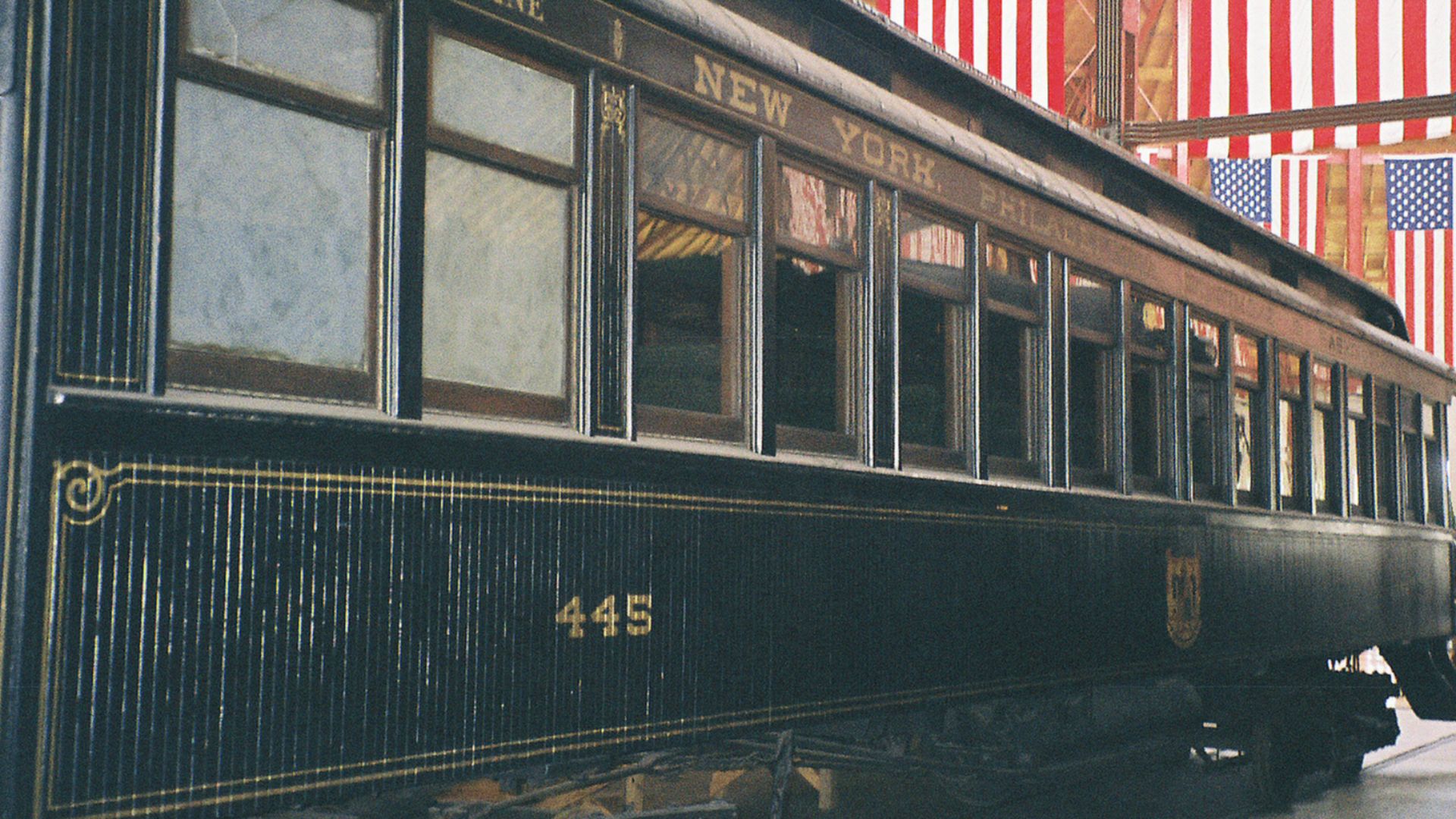 File:Royal Blue coach (B&O 1890).jpg