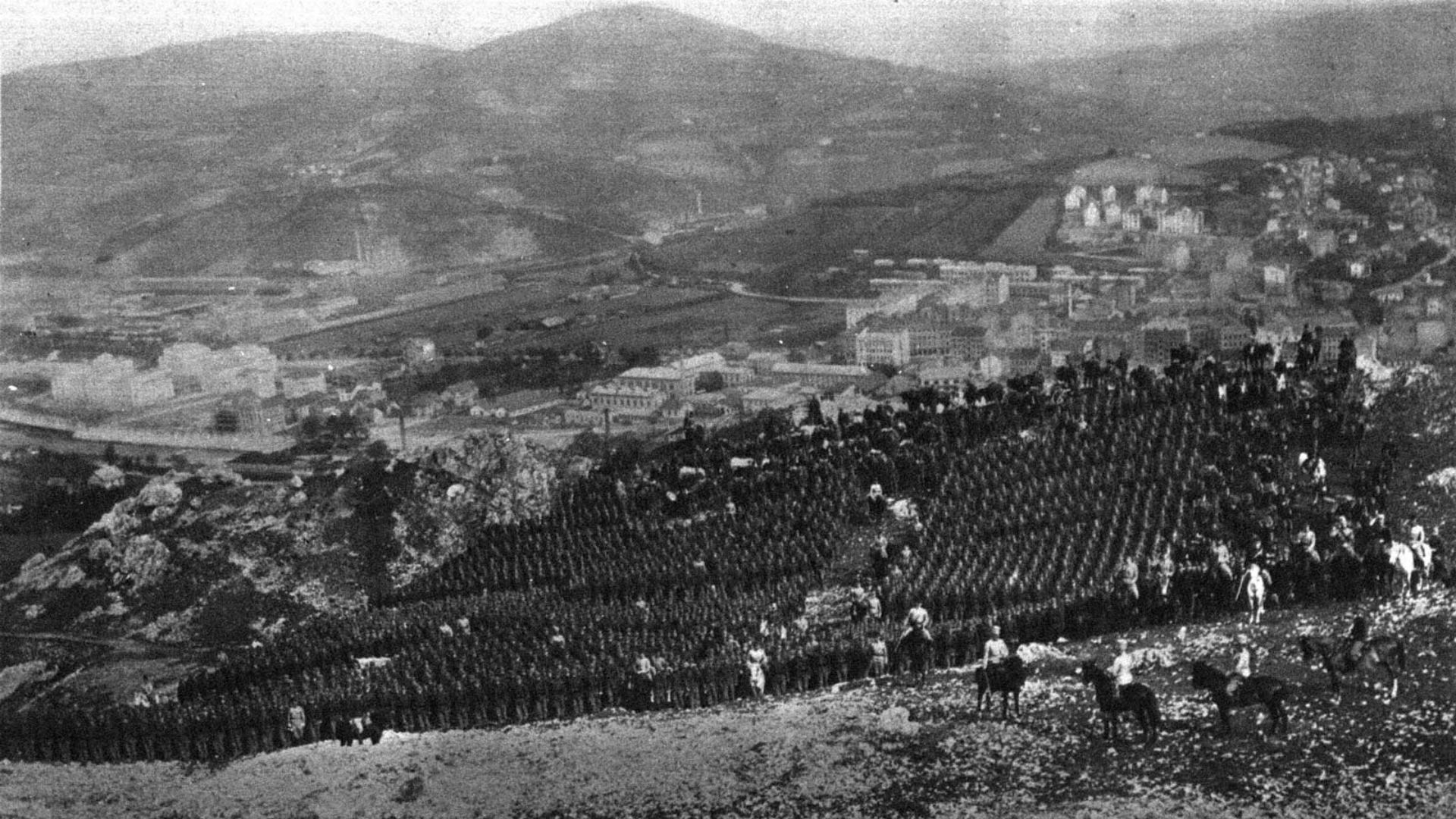 File:Austro-Hungarian troops sent across Sarajevo for Serbia, 1914.jpg