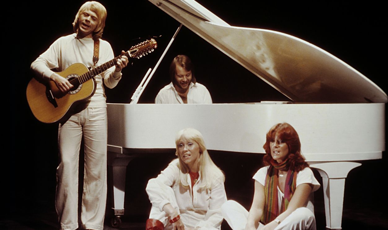 Abba (Eingeschränkte Rechte für bestimmte redaktionelle Kunden in Deutschland. Limited rights for specific editorial clients in Germany.) Pop-Band, Schweden, auf der Bühne mit Flügel - 1977