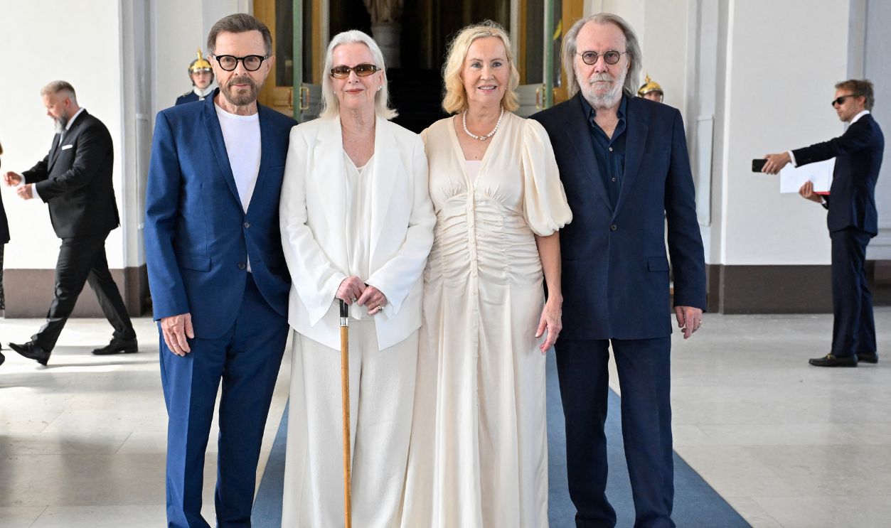 SWEDEN-ROYALS-MUSIC-AWARD-ABBA The music group ABBA, Bjorn Ulvaeus, Anni-Frid Lyngstad, Agnetha Faltskog and Benny Andersson pose for a photo after the received the Royal Vasa Order from Sweden's King and Queen during a ceremony at Stockholm Royal Palace on May 31, 2024 for outstanding contributions to Swedish and international music life.