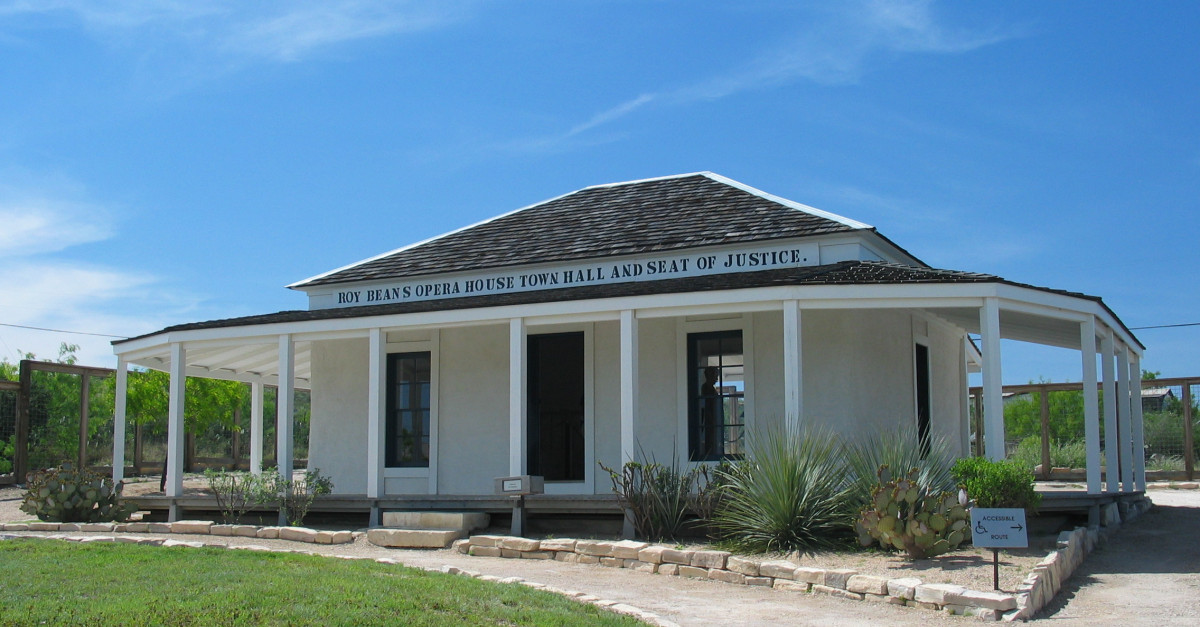 File:Roy bean opera house.jpg